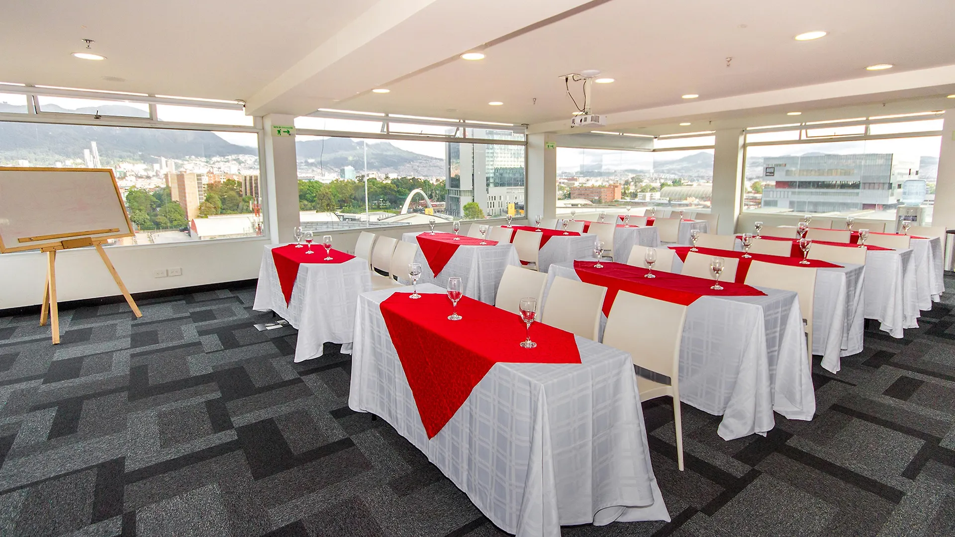 Hotel American Visa Tower Bogotá 4*,